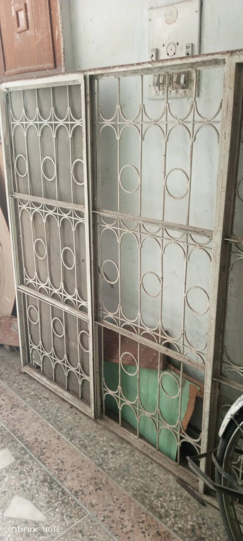 اور سریے کی کھڑکی برائے فرام کوئی زنگ نہیں صاف پیس 1