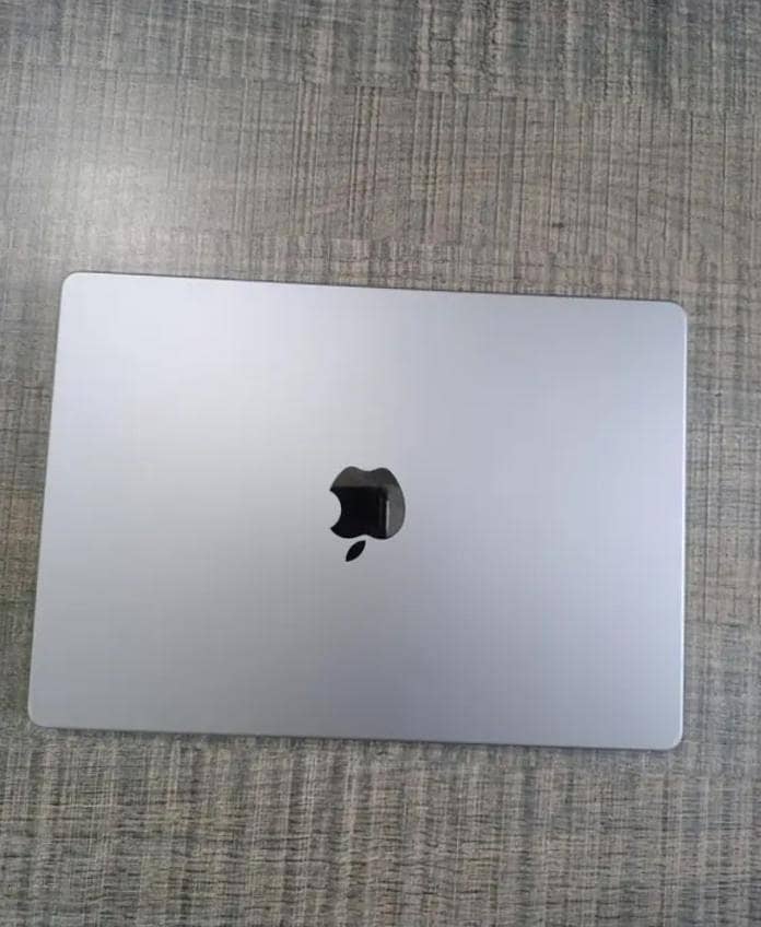 Apple MacBook Pro M2 1