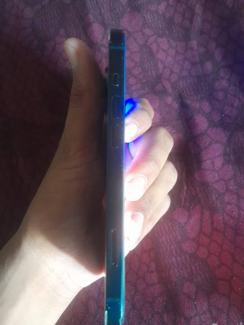 Apple iPhone 13 2