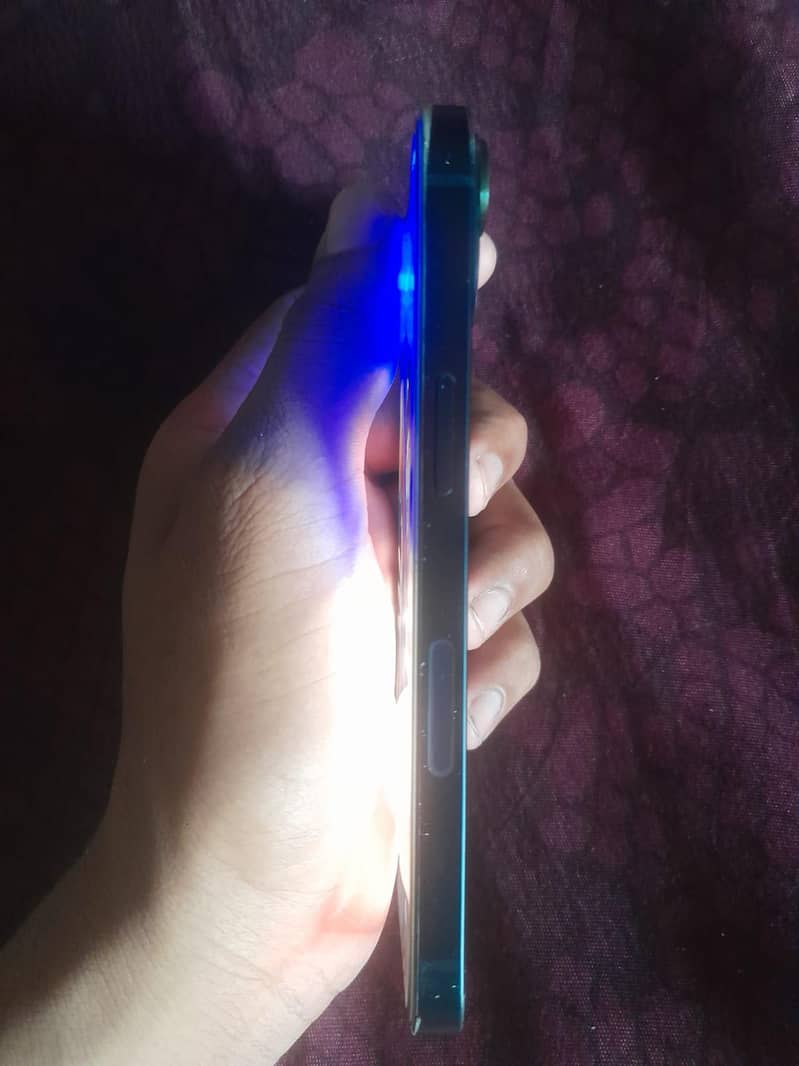 Apple iPhone 13 4