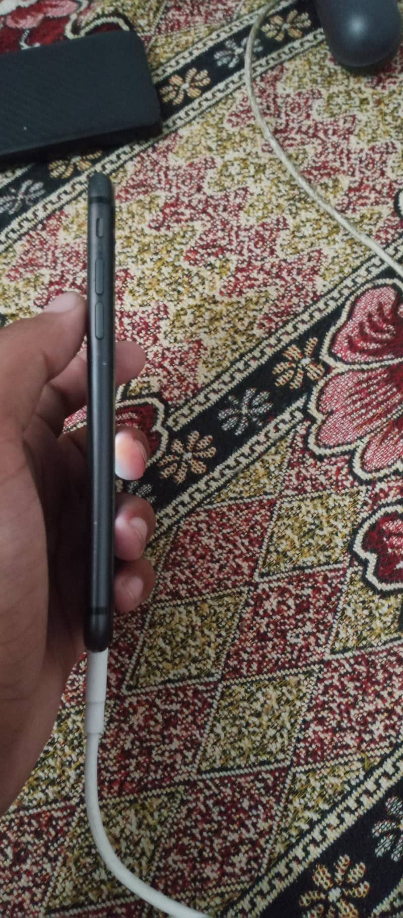 Apple iPhone 8 4