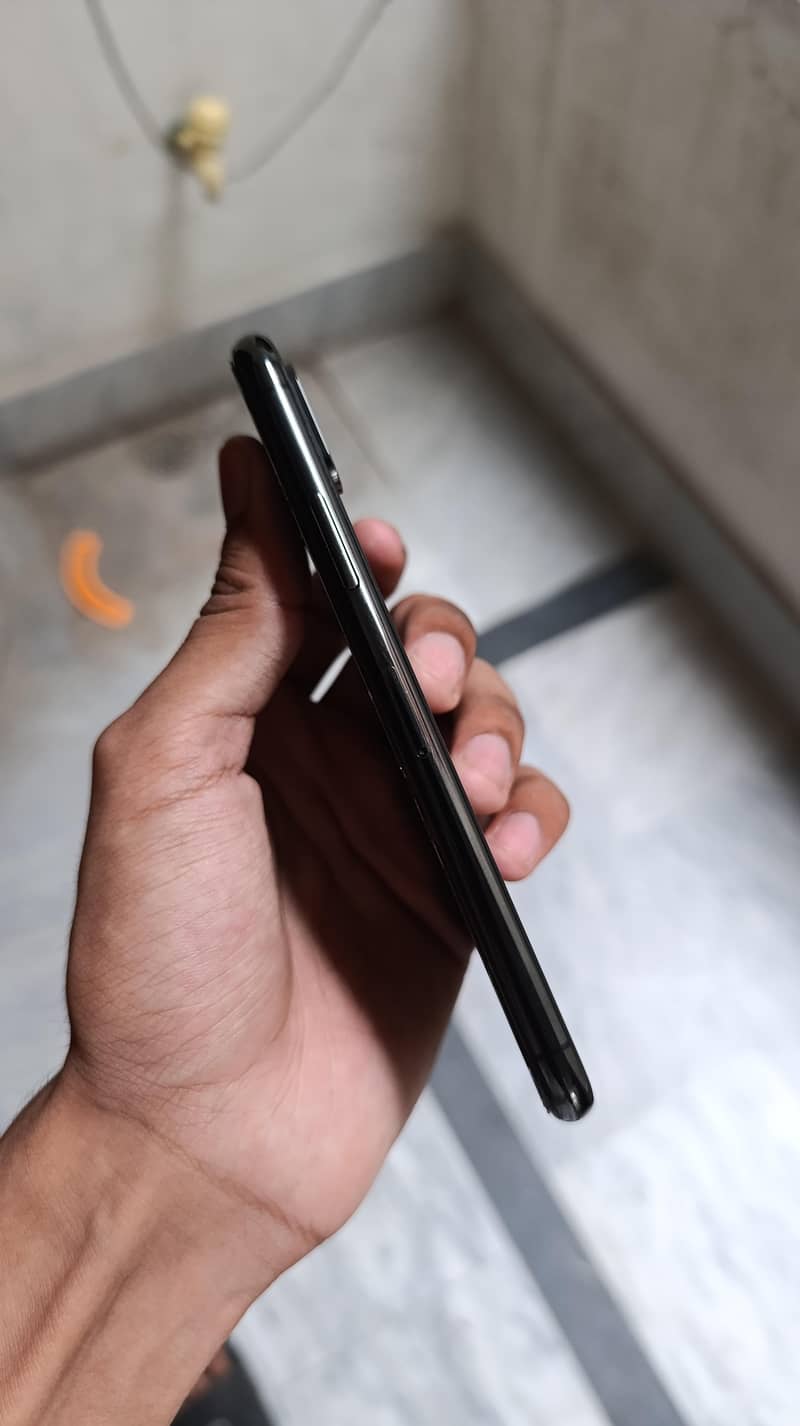 Apple iPhone XS 1