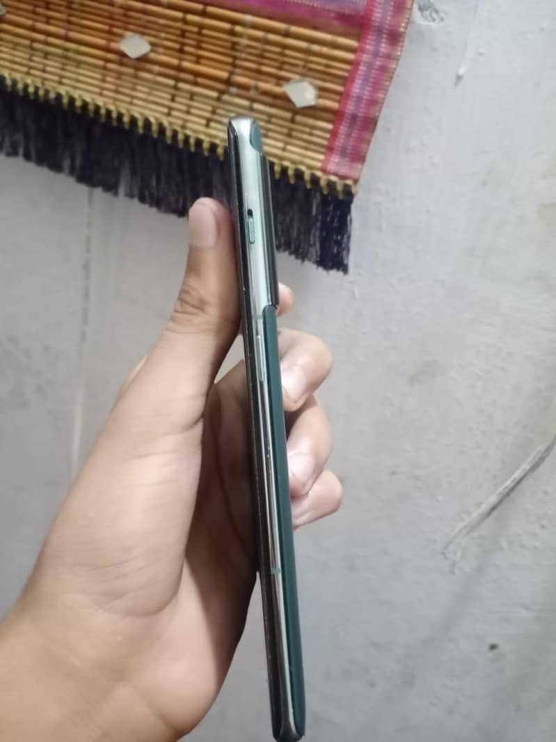 One Plus 10 Pro 4