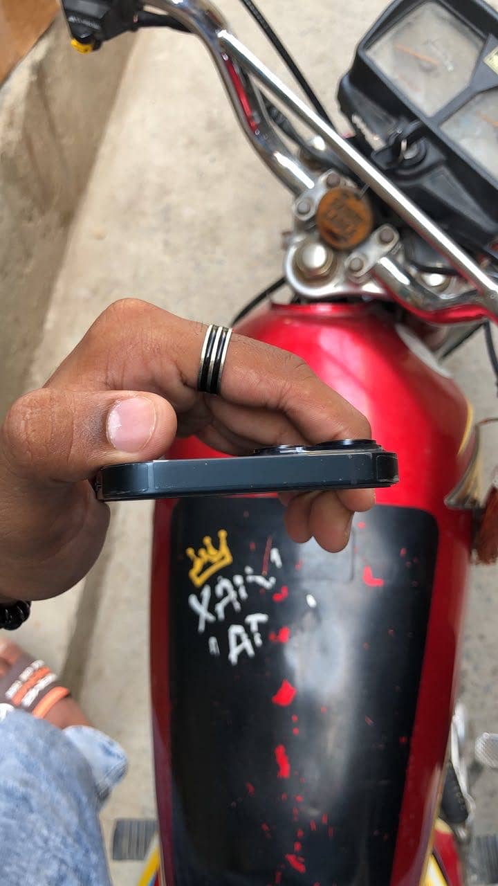 Apple iPhone 14 3