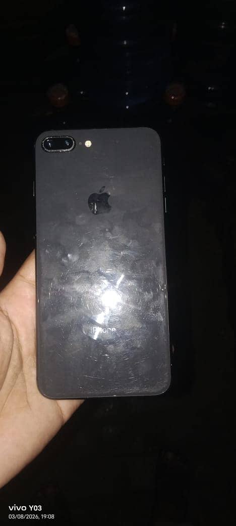 Apple iPhone 8 Plus 1