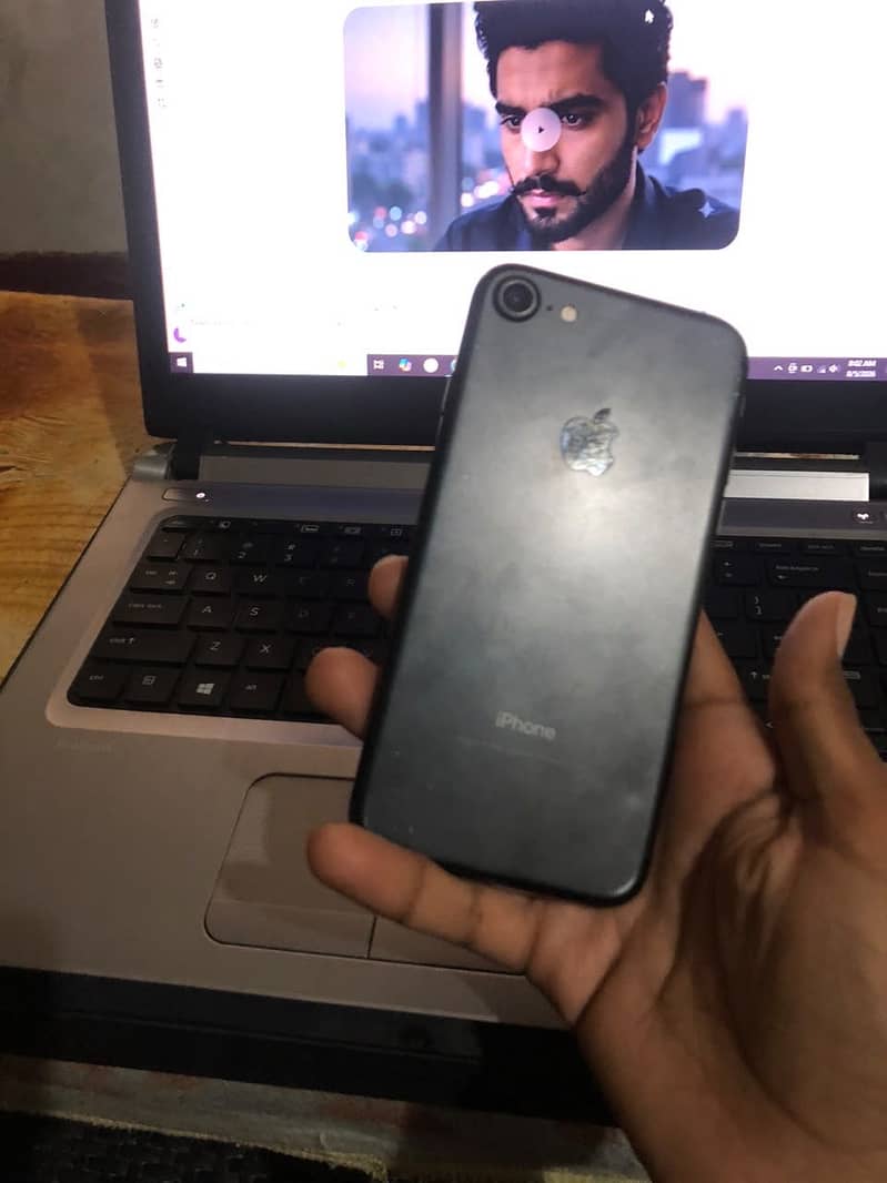 Apple iPhone 7 3