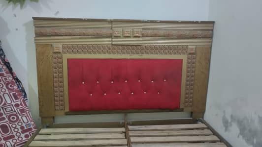 bed set with showcase for sale urgently