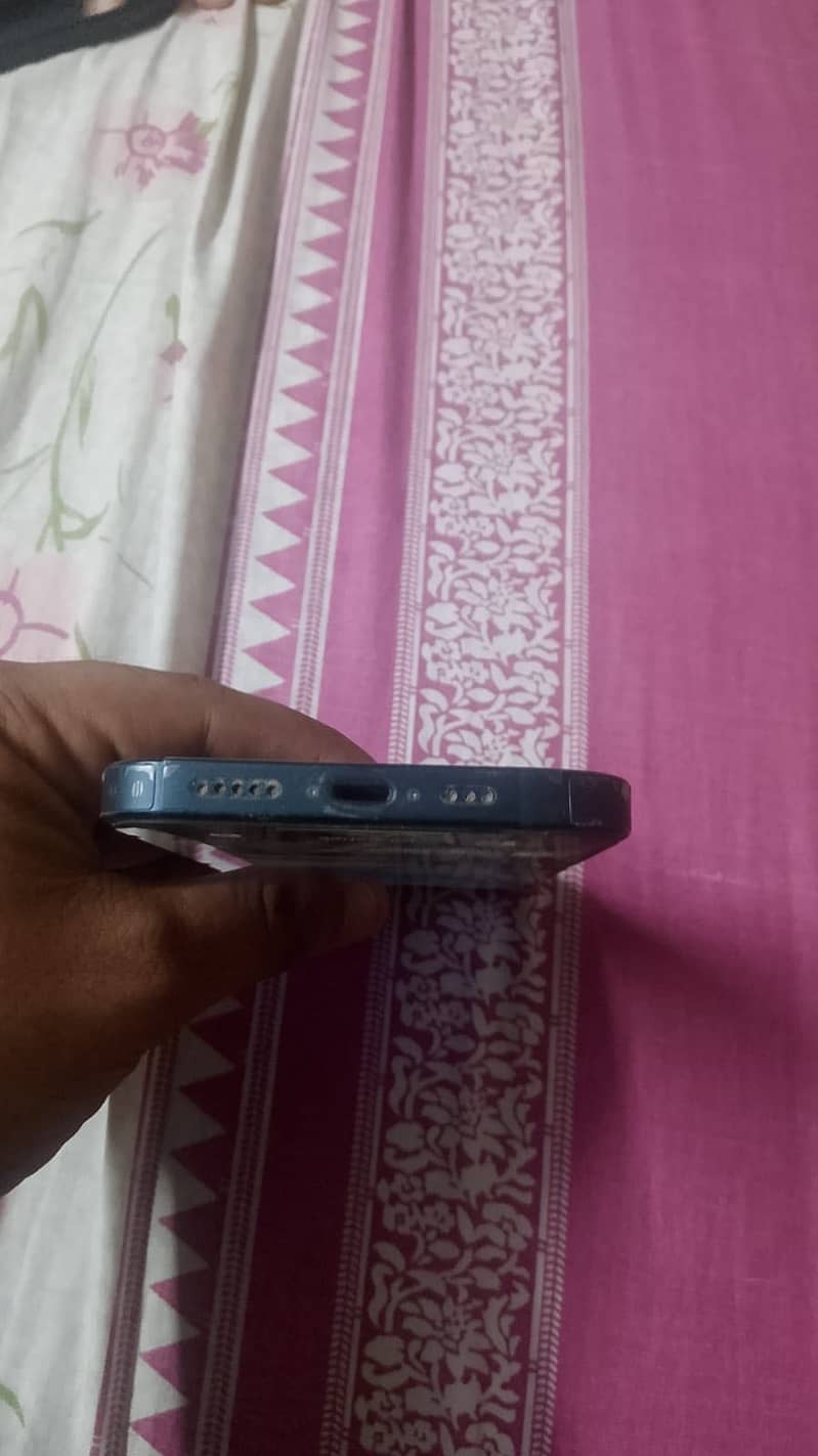 Apple iPhone 13 2
