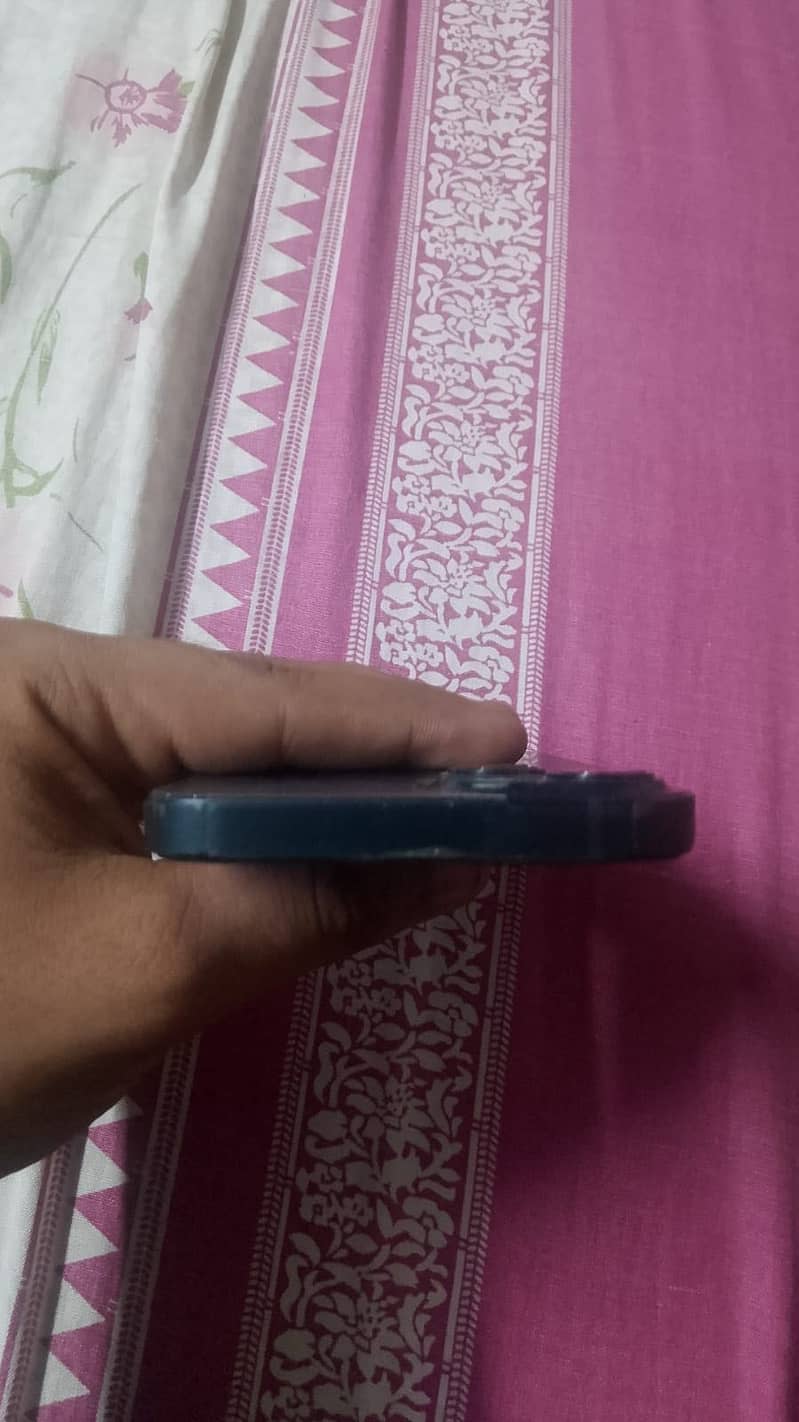 Apple iPhone 13 4