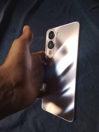 Vivo Y04 9/10    with box and acessories