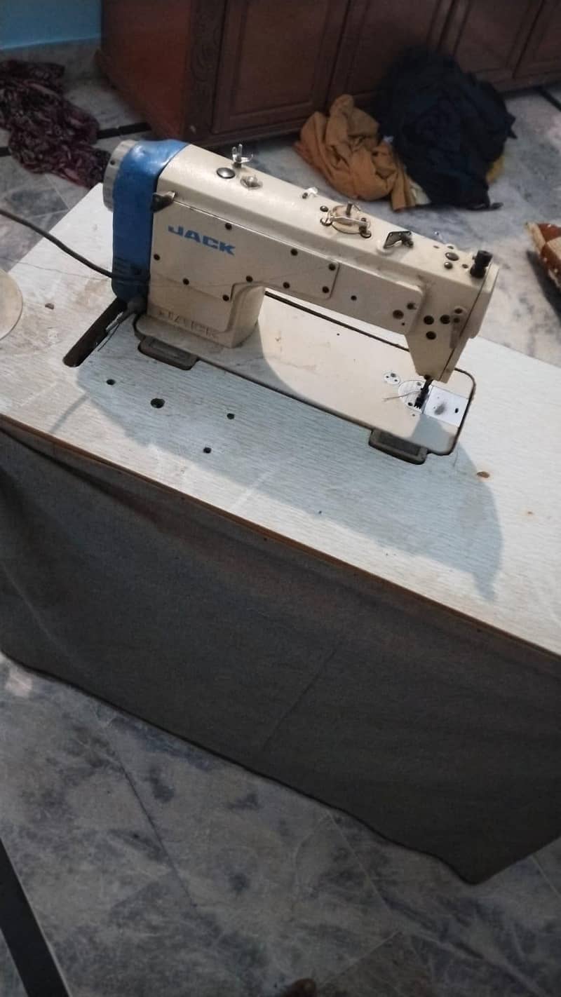 Jack sewing machine same like new 1