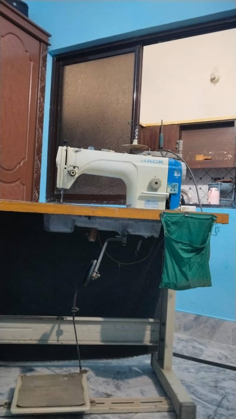 Jack sewing machine same like new 2