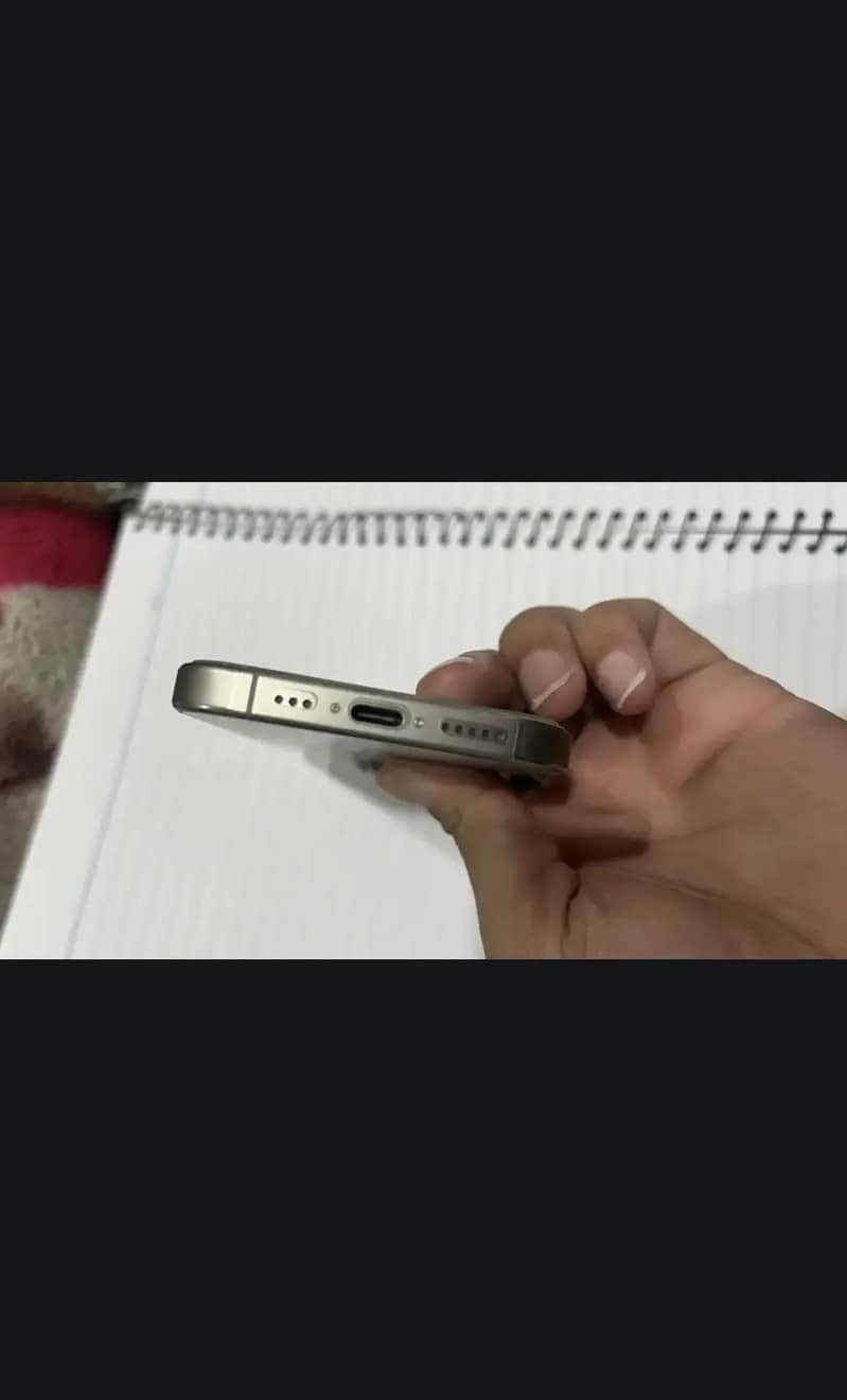 iPhone 16 Pro 4