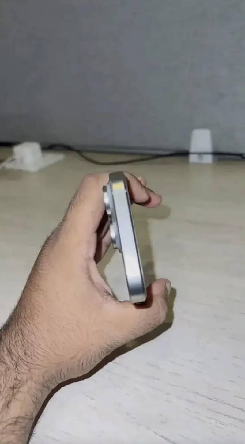 iPhone 16 Pro 7