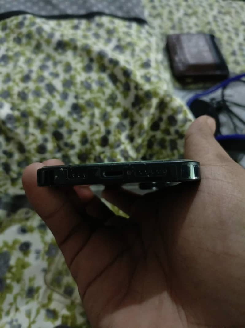 Apple iPhone 14 3