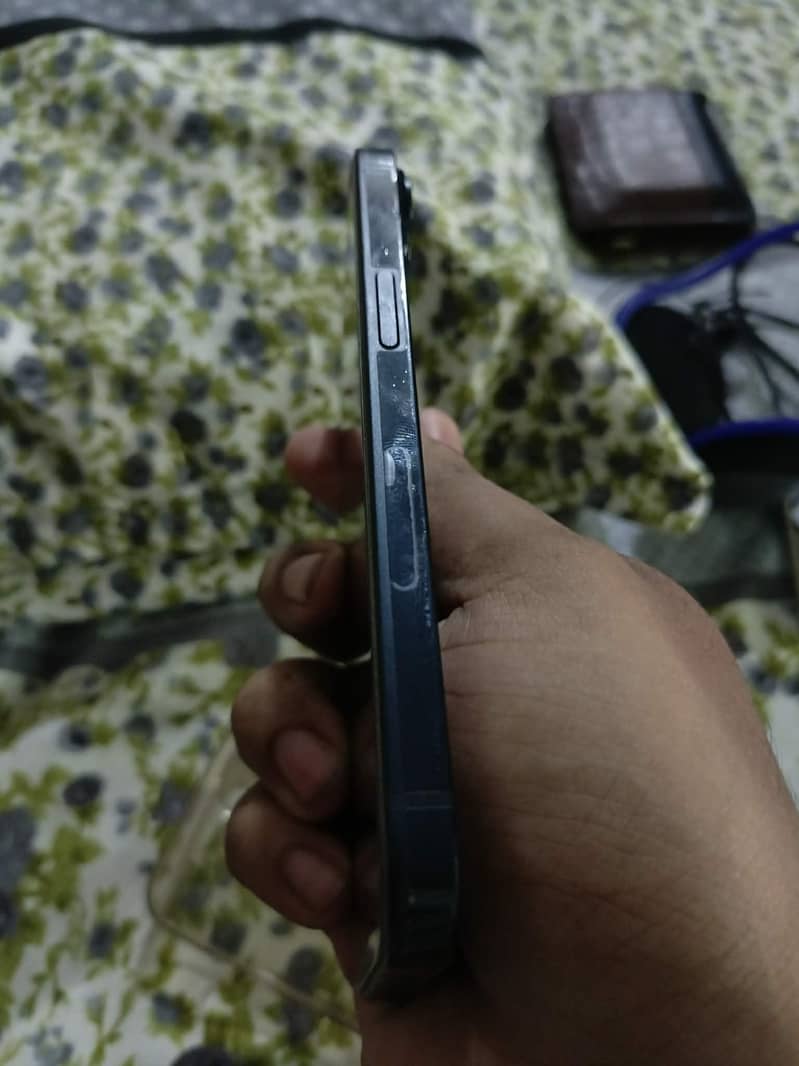 Apple iPhone 14 4