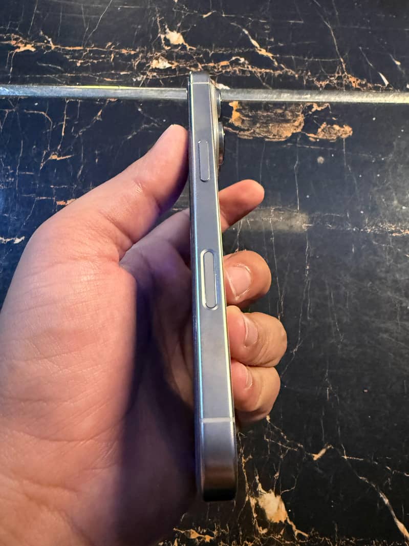 Apple iPhone 16 Pro 1