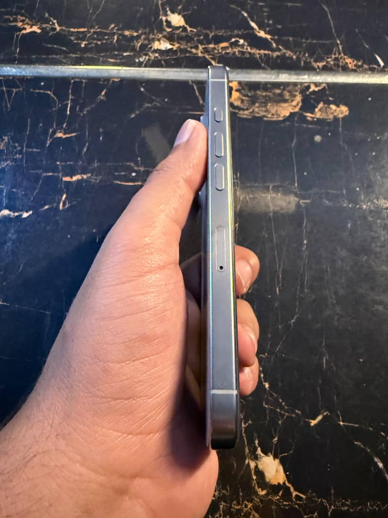 Apple iPhone 16 Pro 2