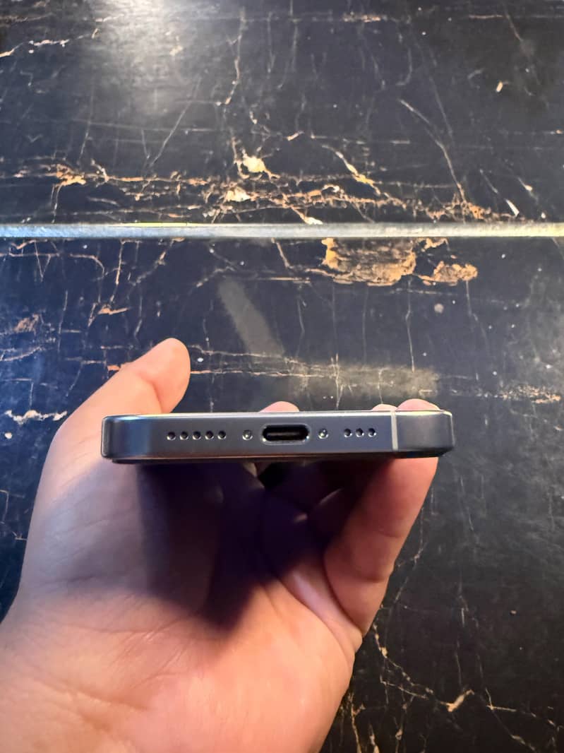 Apple iPhone 16 Pro 3
