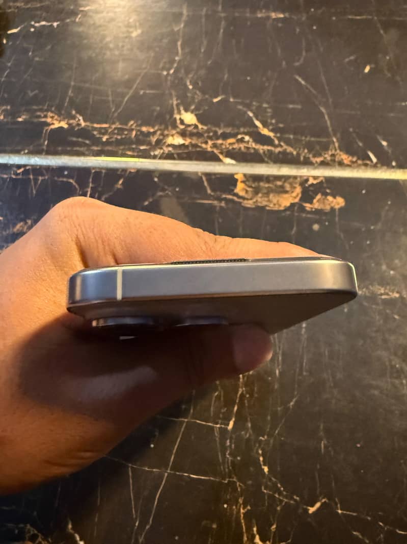 Apple iPhone 16 Pro 4