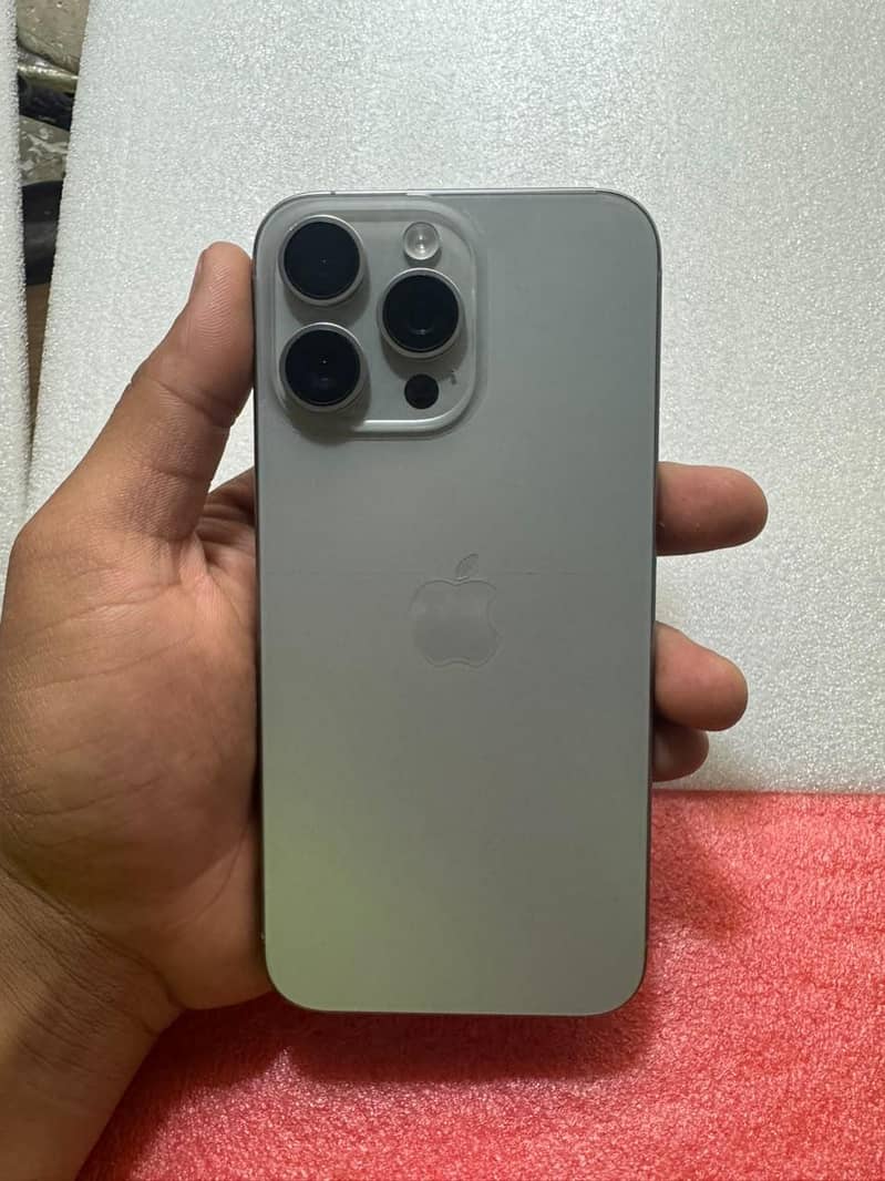 Apple iPhone 15 Pro Max 3