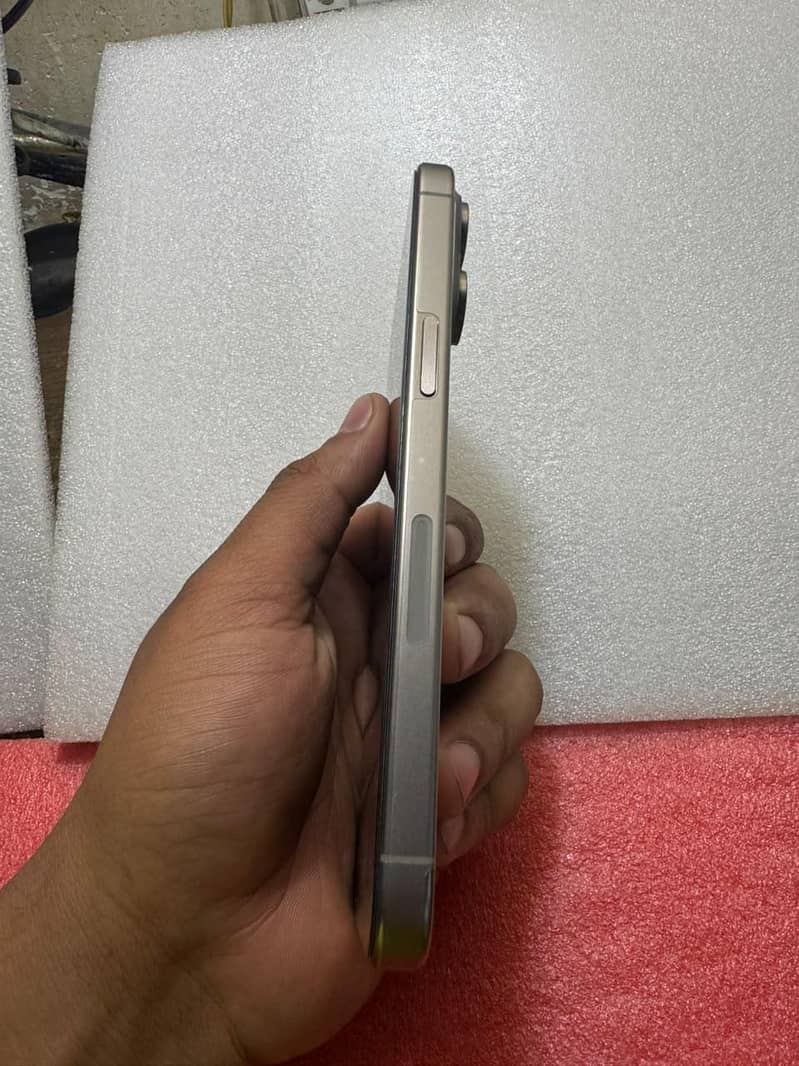 Apple iPhone 15 Pro Max 4