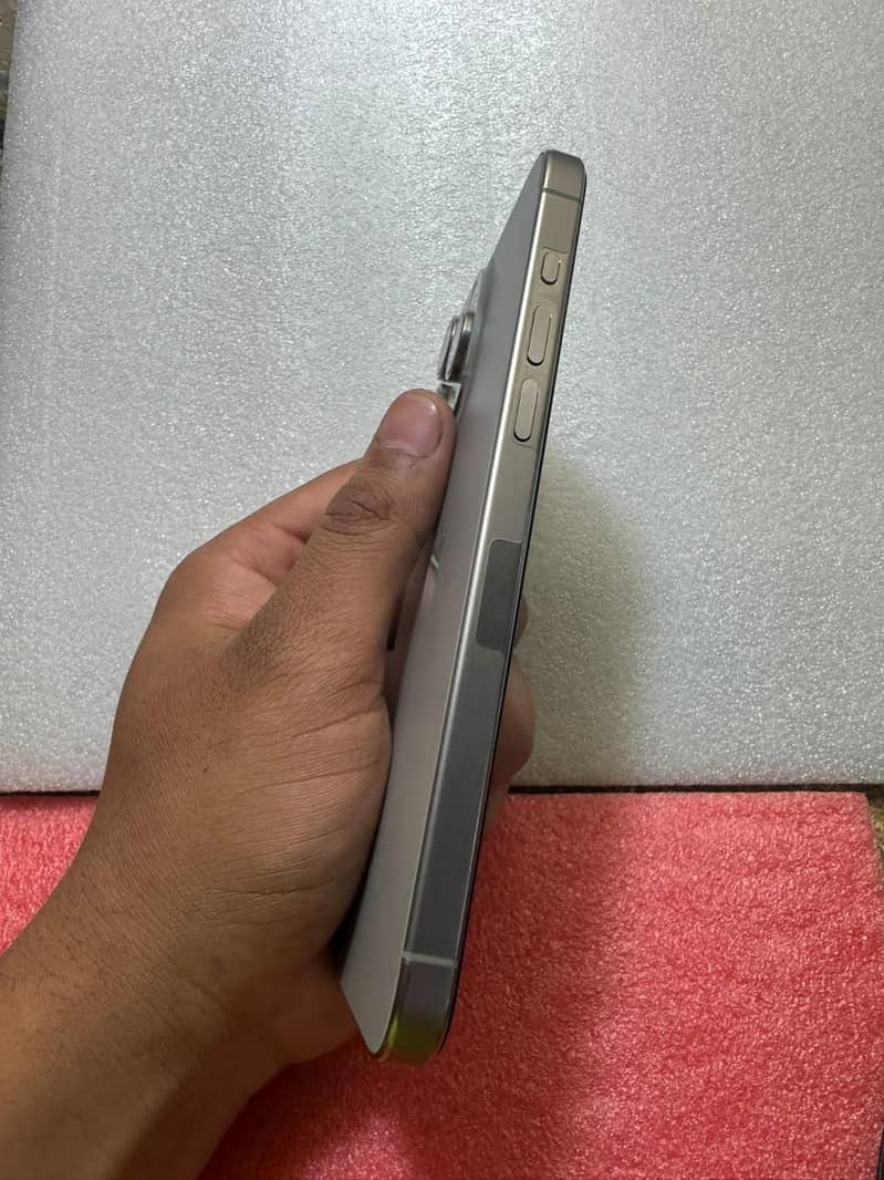 Apple iPhone 15 Pro Max 6