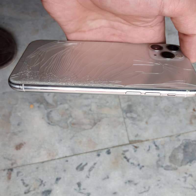 Apple iPhone 11 Pro 2