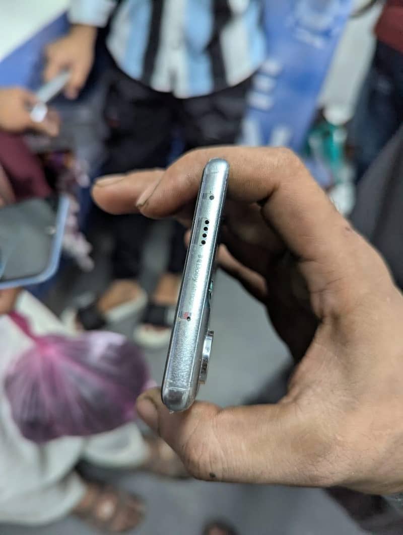 Tecno CAMON 40 Pro 6