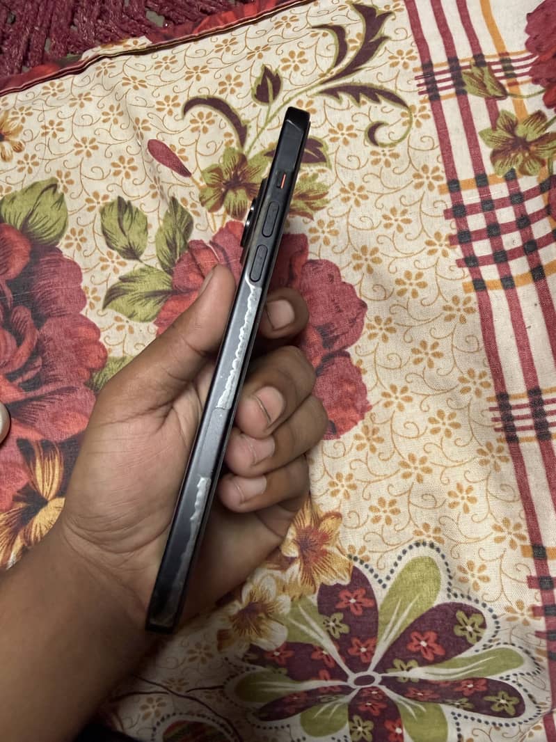 Apple iPhone 15 plus 2