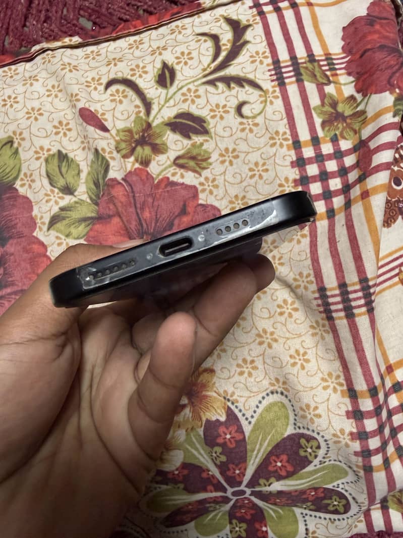 Apple iPhone 15 plus 4