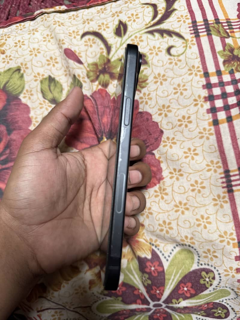 Apple iPhone 15 plus 6