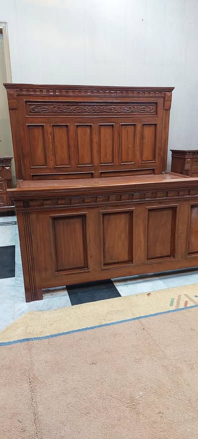 ghr ka furniture ha use nhi hwa new condition bed set king size