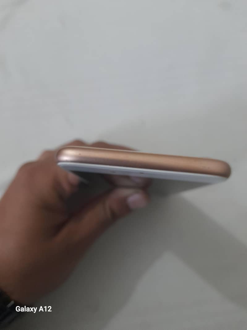 Apple iPhone 8 4