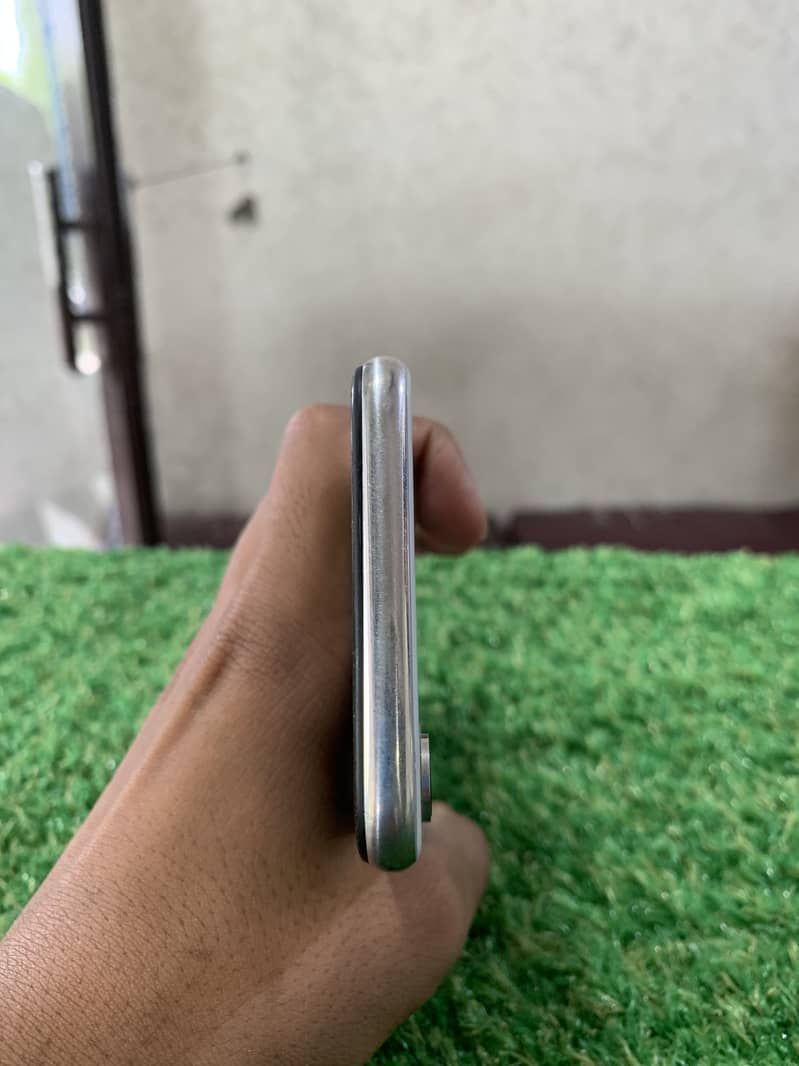 Apple iPhone X 4