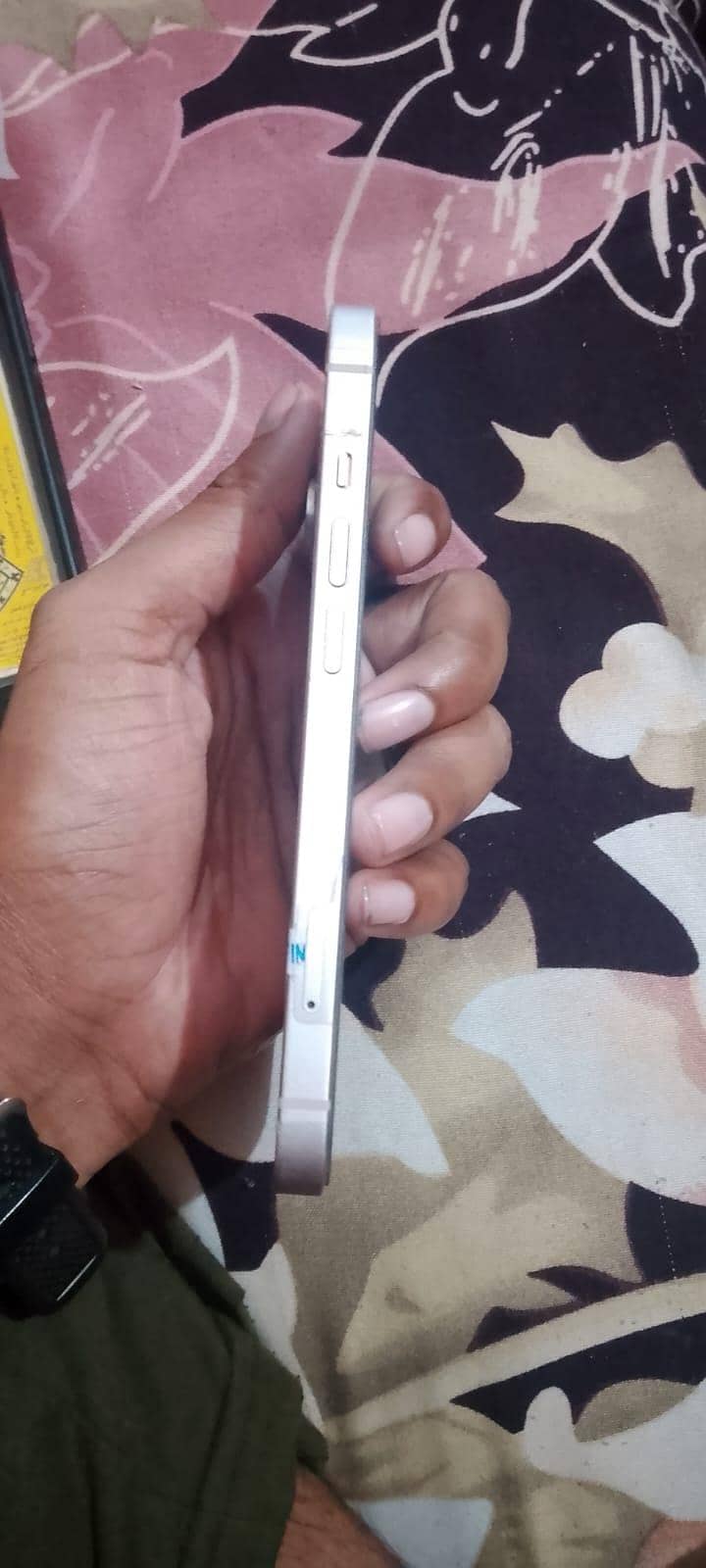 Apple iPhone 13 3