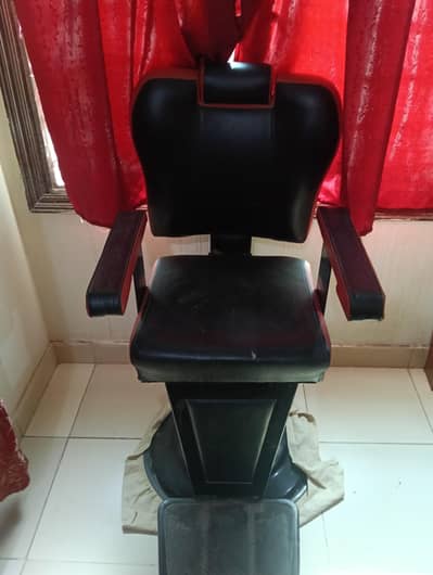 Professional Barber/Salon Hydraulic Chair – Used
