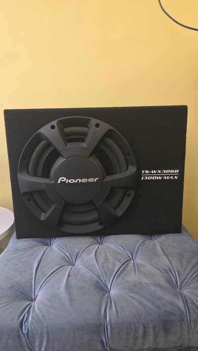 Pioneer TS-WX306B 12” Sealed Enclosure With box and Accessories