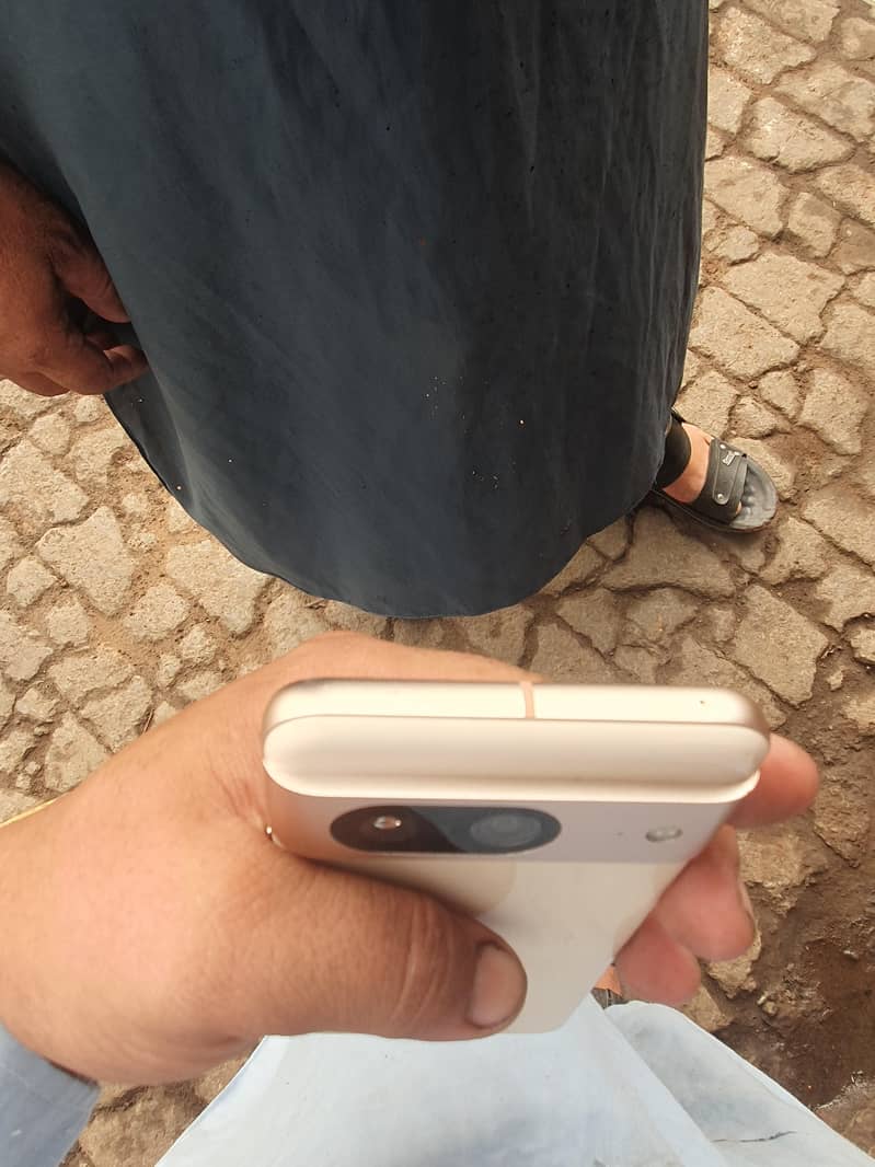 Google Pixel 8 4