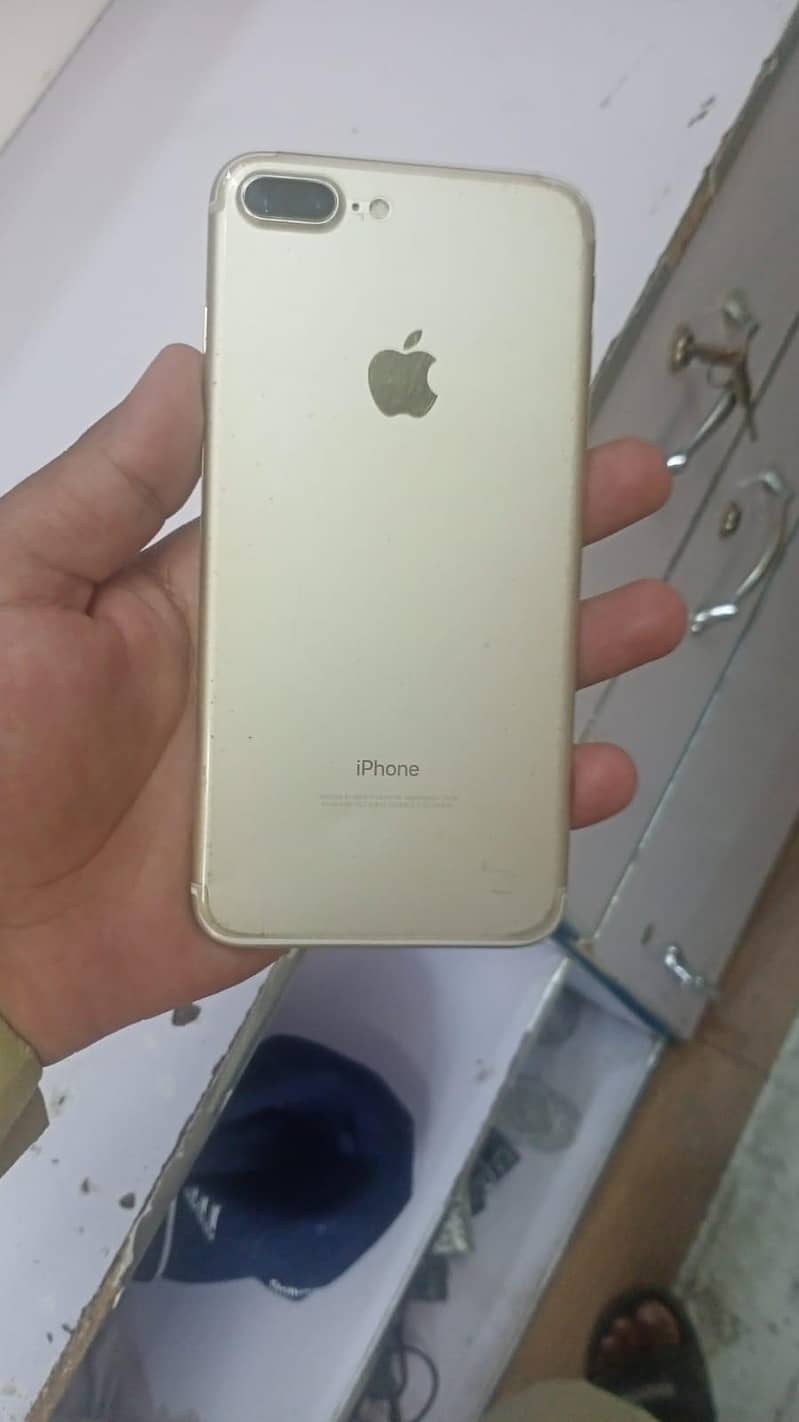 Apple iPhone 7 3