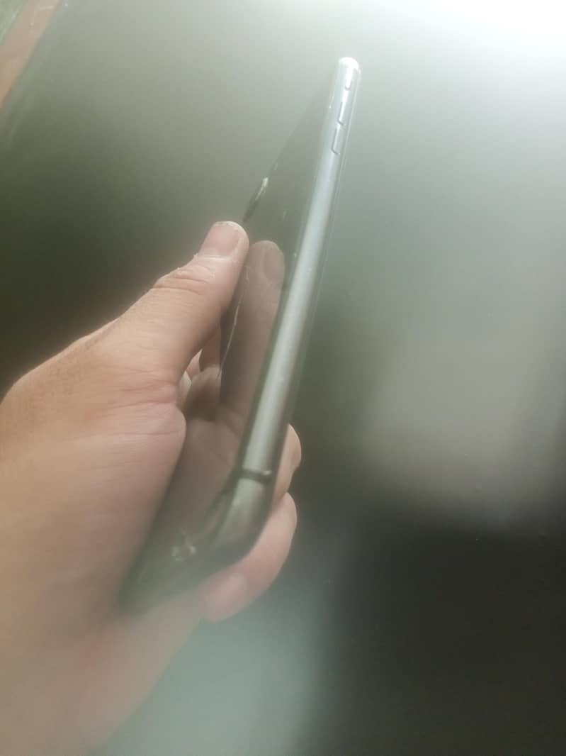 Apple iPhone 8 Plus 3