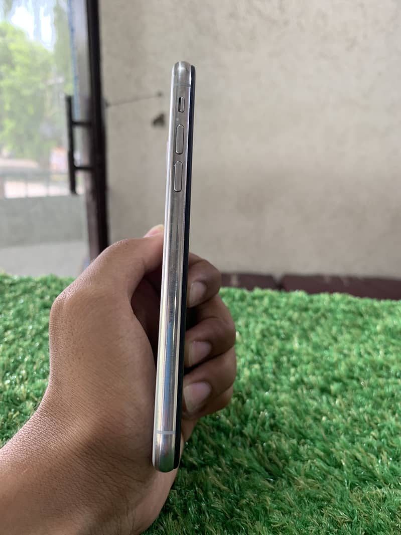 Apple iPhone X 3