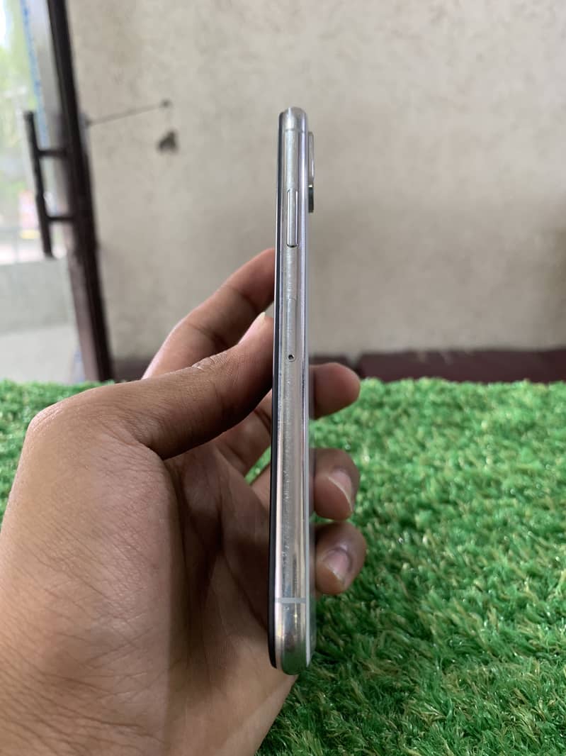 Apple iPhone X 5