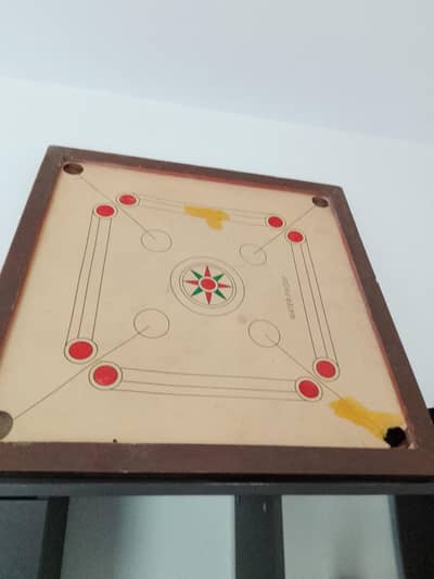 Carrom board