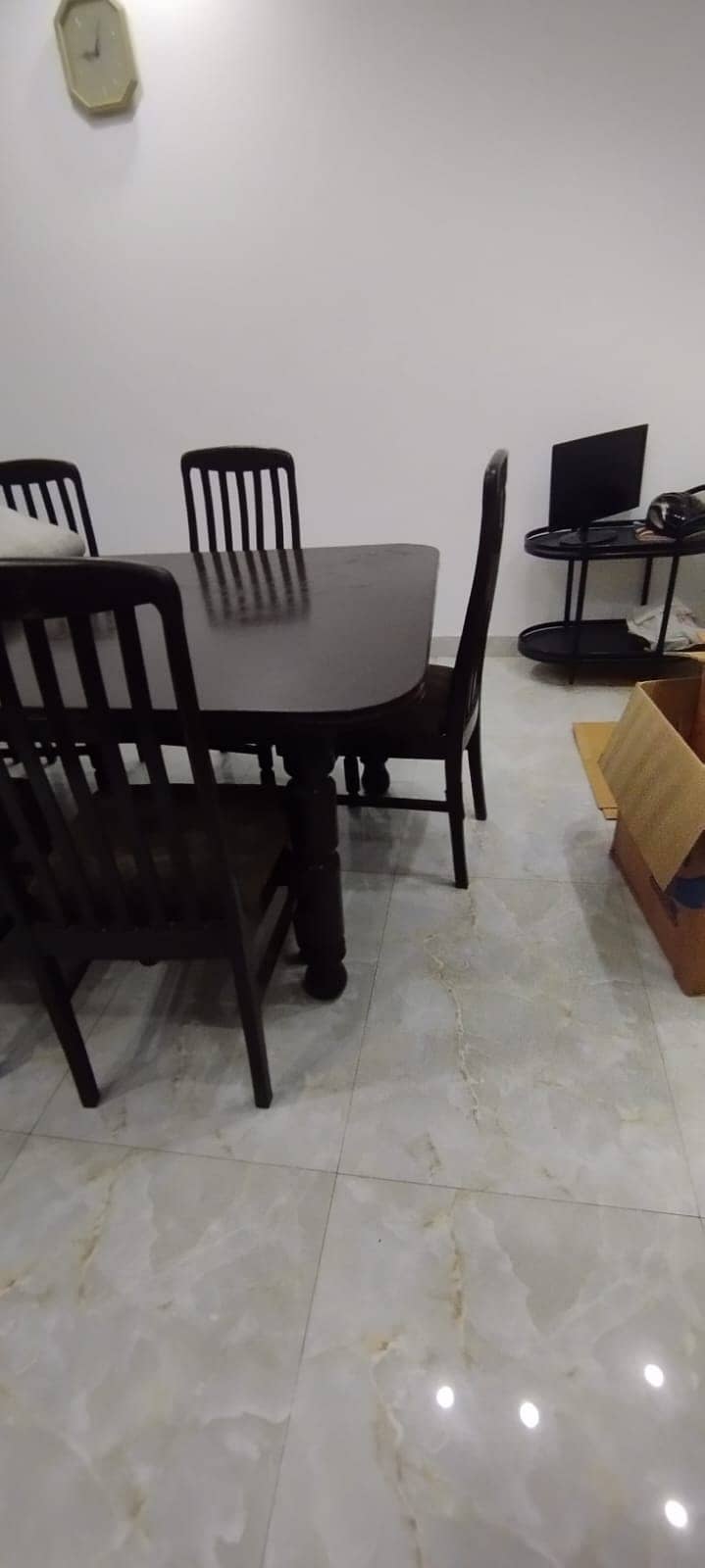 8 seater dining table 0