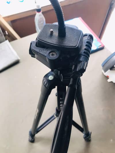 Cando DC-320 Tripod Stand with Mobile Holder | 8/10 Condition