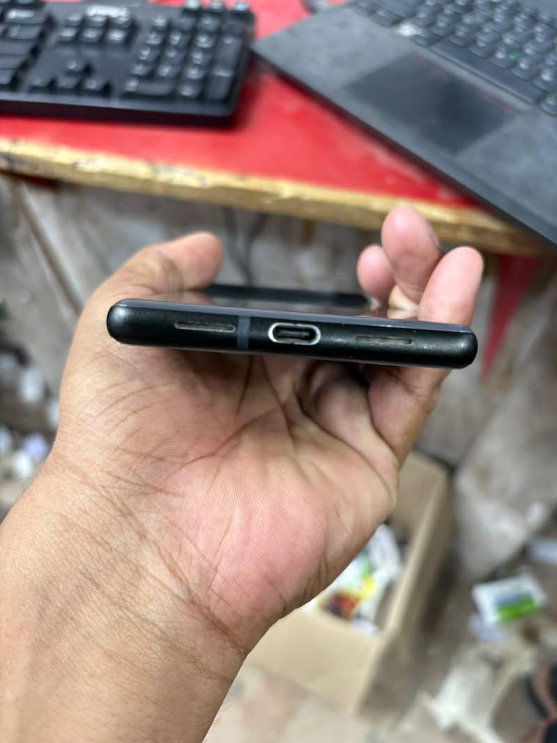 Google Pixel 6 4
