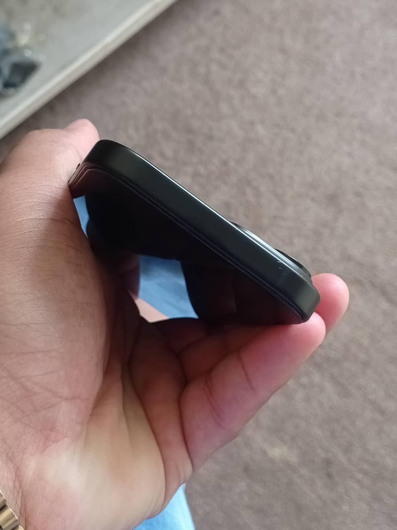 Apple iPhone 15 4