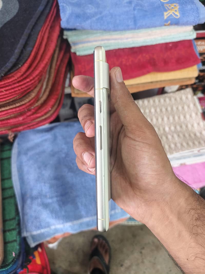 Google Pixel 7 4