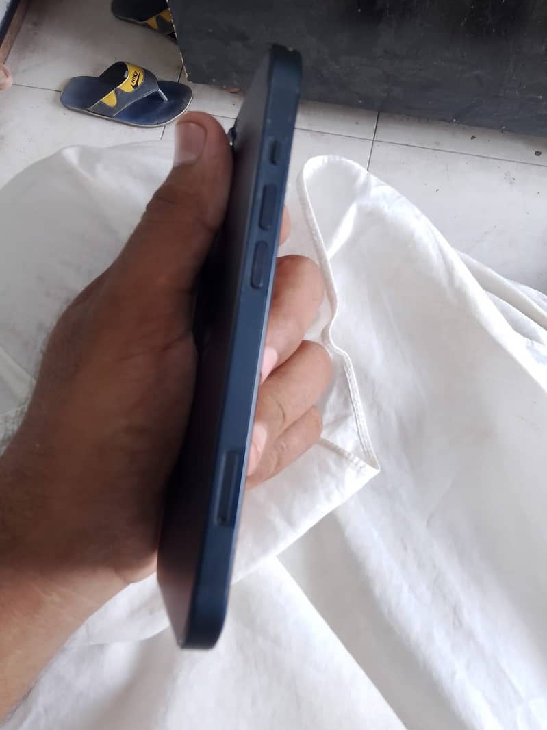 Apple iPhone 13 4